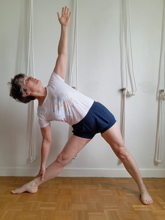 Clarisse Salou — posture du triangle, cours de yoga